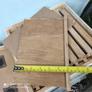 Bee box divider (Bedhum Lalla)